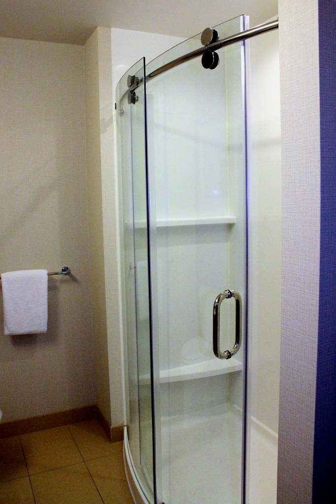 Designers Say These 10 Bathroom Looks Are Stuck in the Past